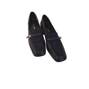 Navy Blue Rangoni Shoes in a size 6